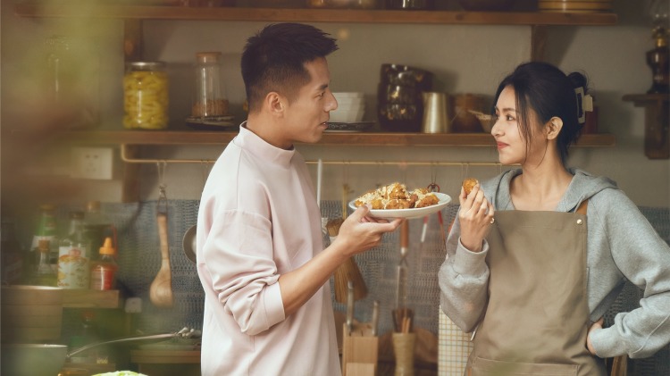 《偏你来时正逢春》渐生情愫的温暖时光