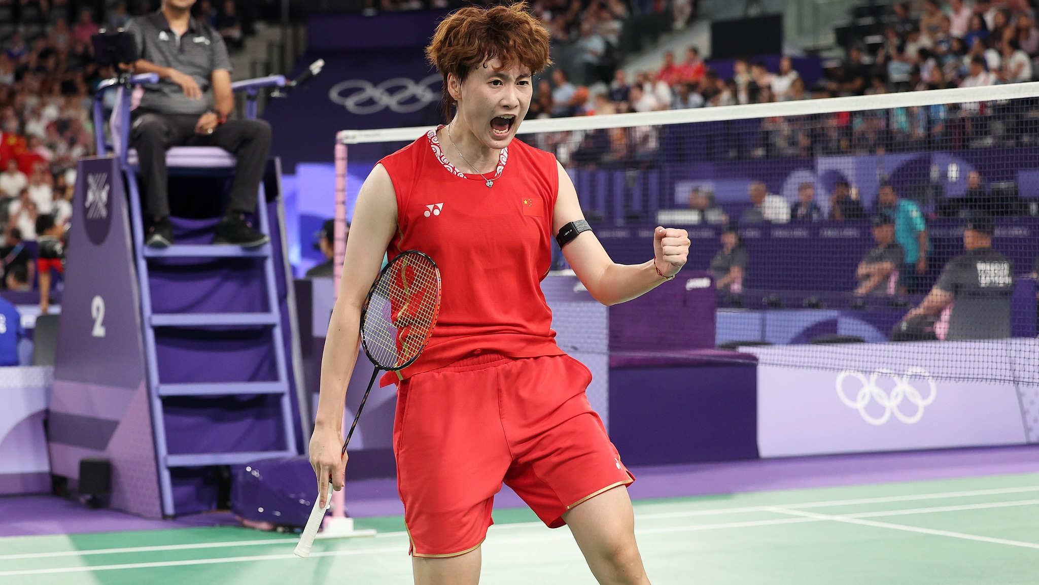 谁羽争锋_巴黎奥运会女子单打1/4决赛何冰娇2-0陈雨菲_巴黎奥运会女子单打1/4决赛何冰娇2-0陈雨菲_国羽对决何冰娇2-0击败陈雨菲晋级 ...