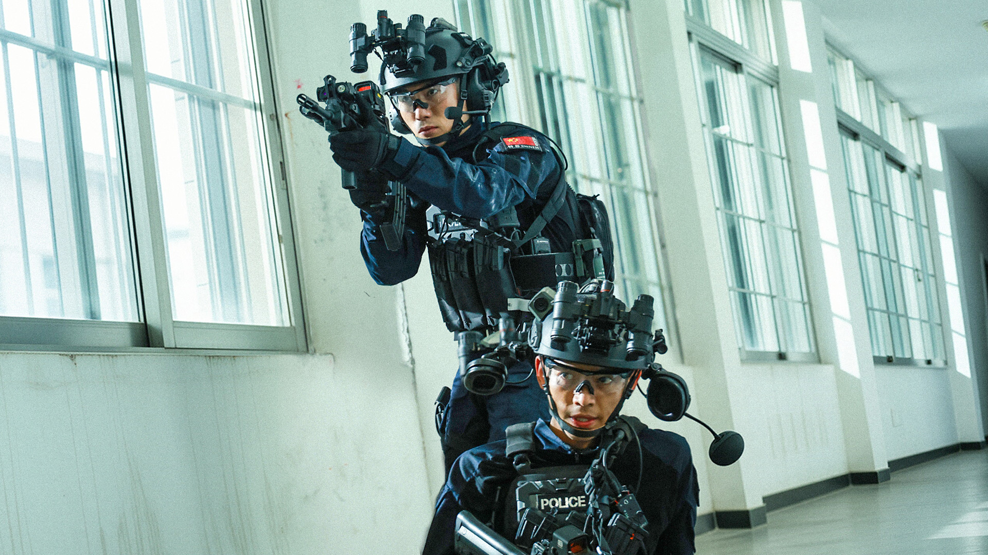 学警出击