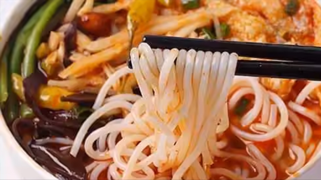 早餐中国·快乐嗦粉-封面1