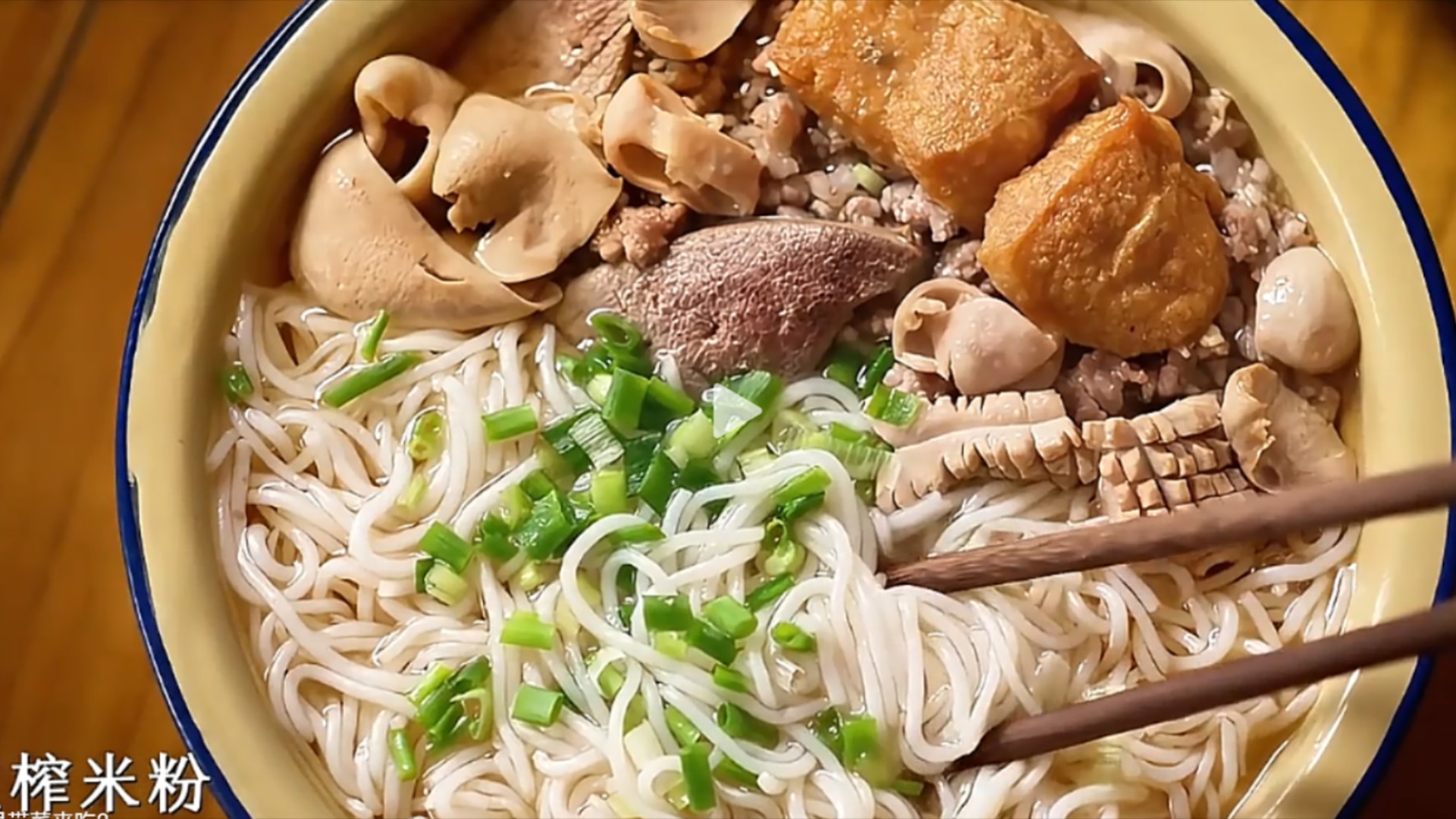 山河美食皆美味_山河美食皆美味_原来这就是外地人不敢吃，本地人排队抢的烤猪眼。烤猪眼从开始的不敢吃，却在爆浆的那一刻彻底征服味蕾，越吃越香 ...