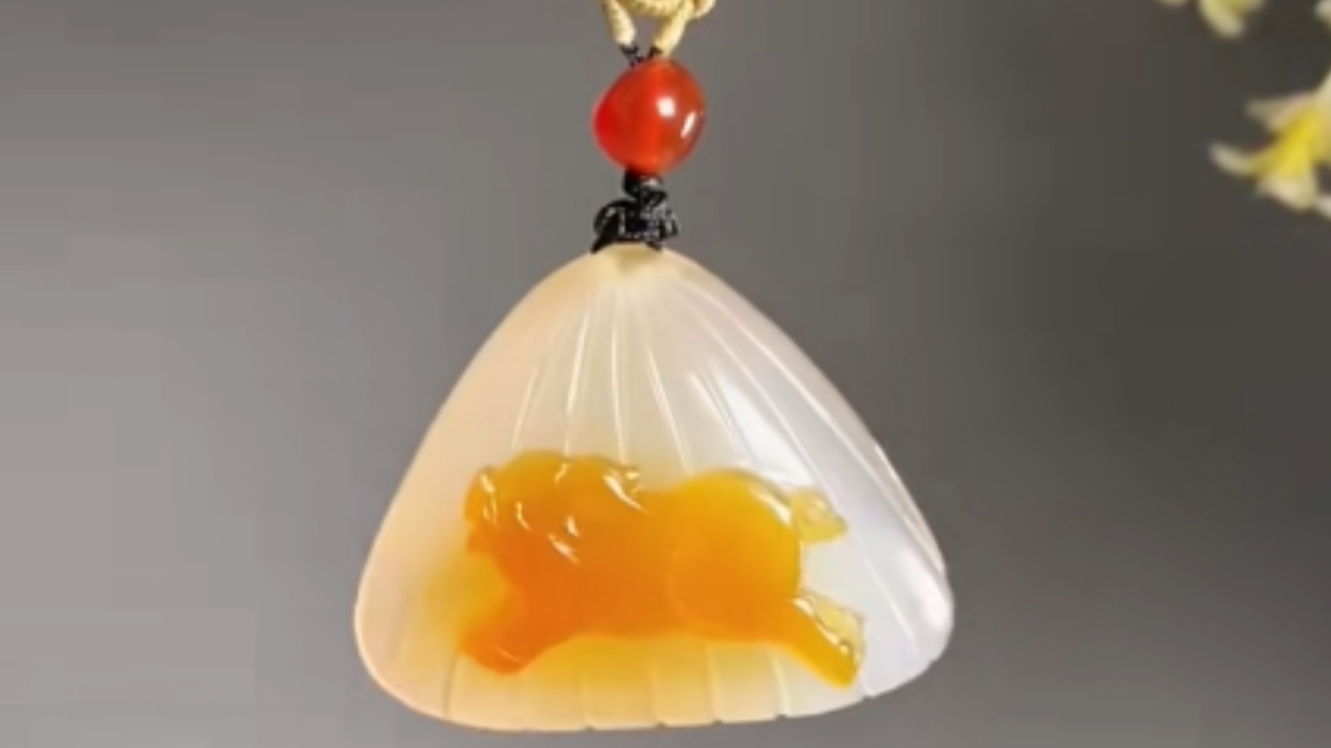 手艺人雕刻日记_猪拱福门做了20个小时的掌上明珠吊坠，大家觉得怎么样？_综艺_高清完整版视频在线观看_腾讯视频