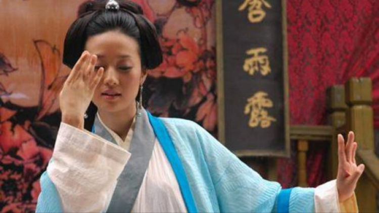 红色花朵与环境因素：气候与光照的作用